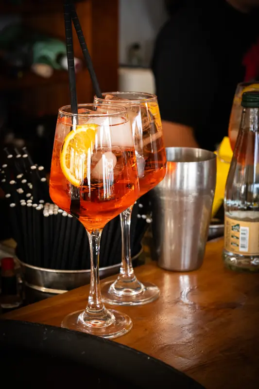 Aperol spritz en la barra